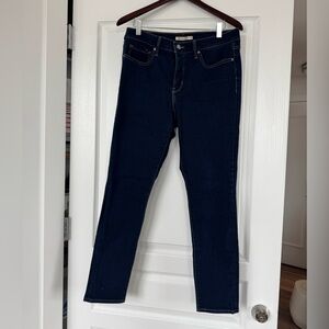 Levi’s shaping skinny size 31. Worn only once!